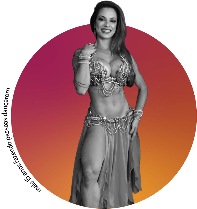 Foto de Gaby Sarah ao lado da frase "Há mais de 15 anos fazendo pessoas dançarem"